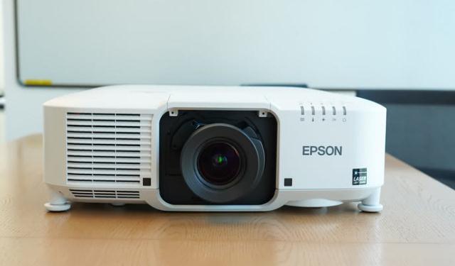 EPSON L1060U激光工程投影机上海代理.jpg